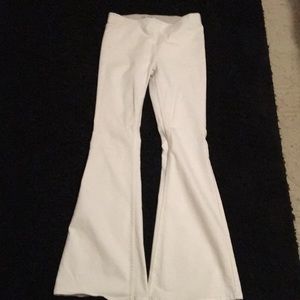FREE PEOPLE white flare jeans. Size 28